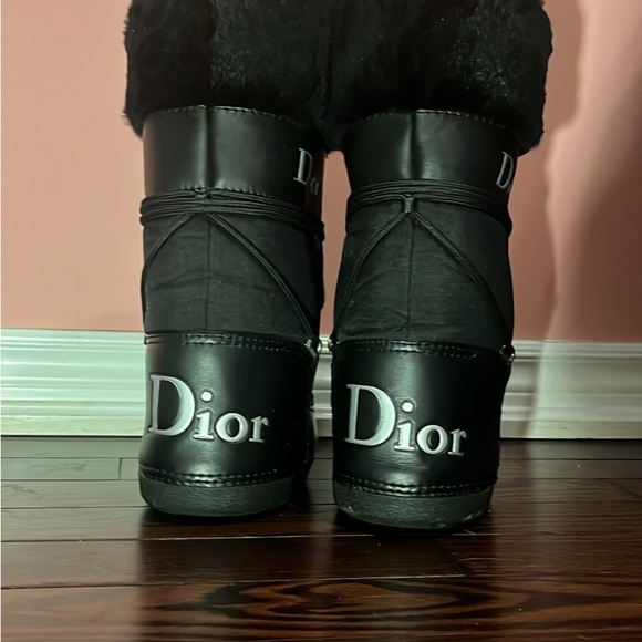 Dori moon boots , used 2 times Pretty new .good condition - Picture 4 of 4